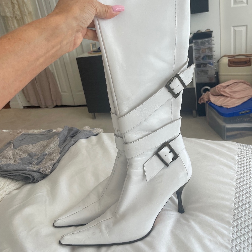 Snow White leather boots